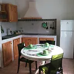 Mini Nonna Nella Lägenhet